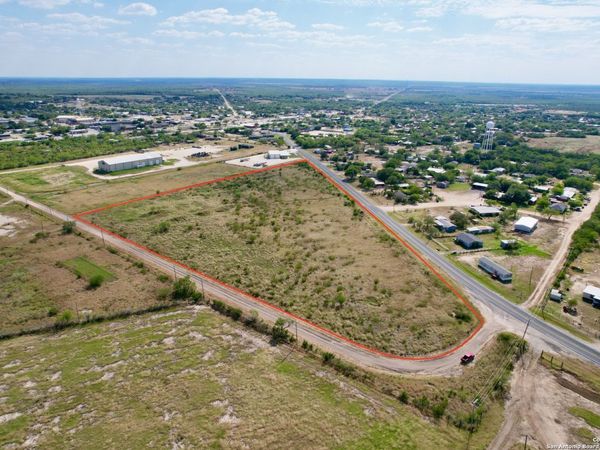 142 burnett, Charlotte, TX 78011