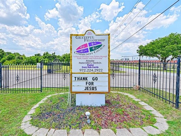 1012 E Wintergreen Road, DeSoto, TX 75115