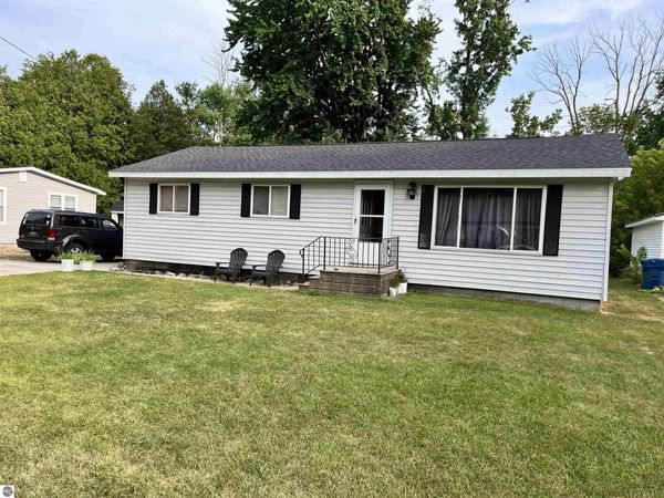 318 North Street, Standish, MI 48658