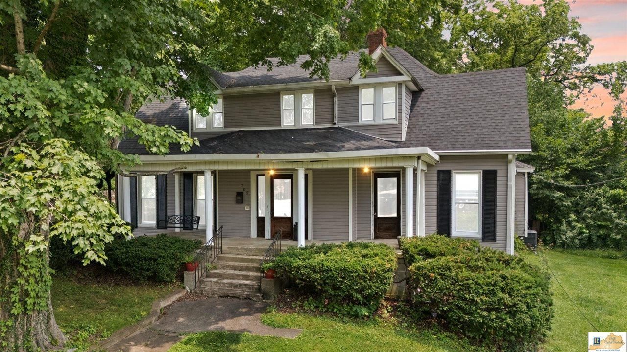 702 & 702a N Race Street, Glasgow, KY 42141 Main Photo