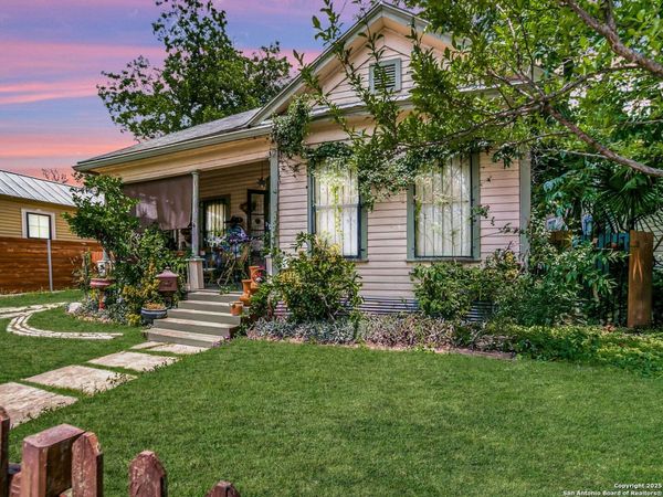 911 CAMDEN ST, San Antonio, TX 78215