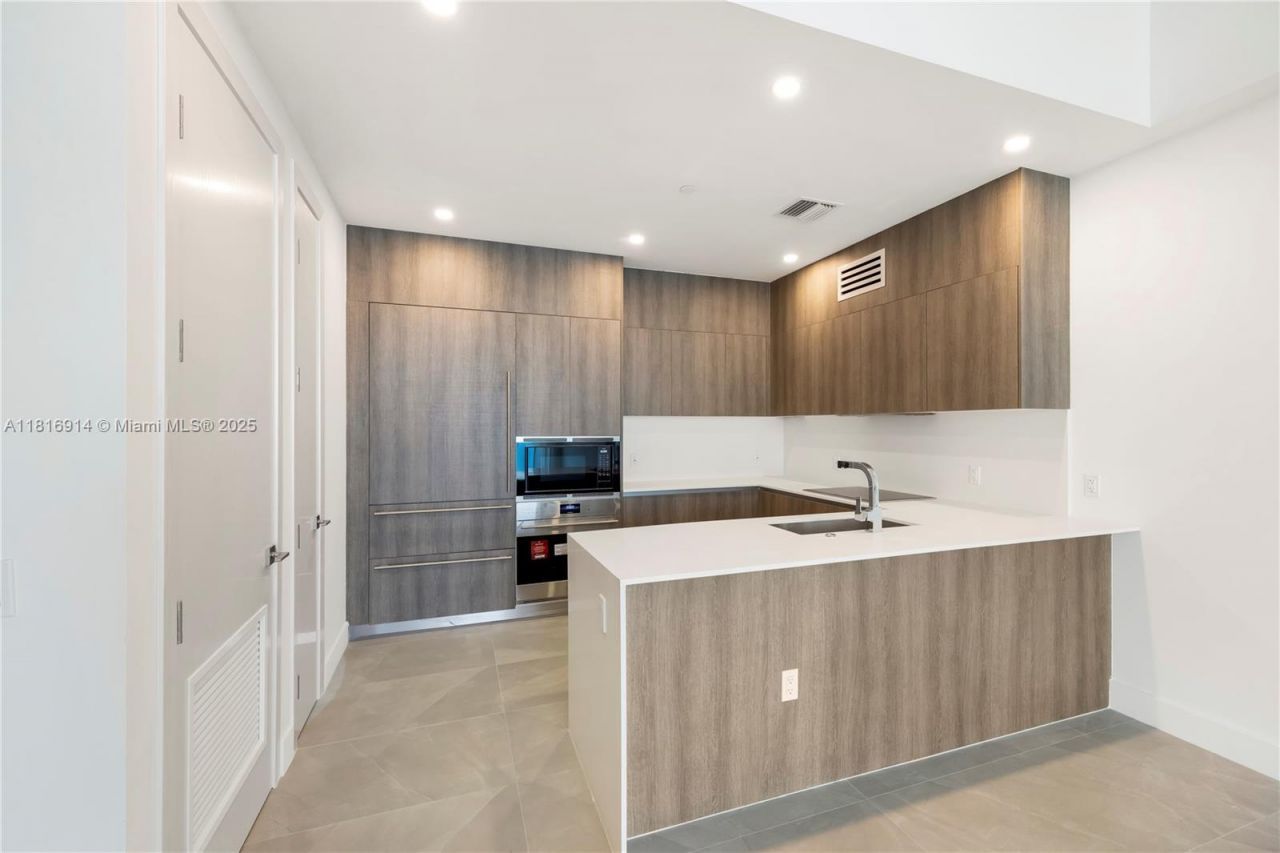 17550 Collins, Unit 1604, Sunny Isles Beach, FL 33160 Photo