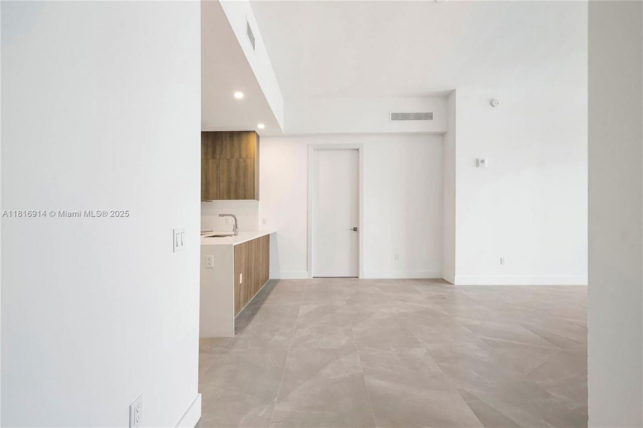 17550 Collins, Unit 1604, Sunny Isles Beach, FL 33160 Photo