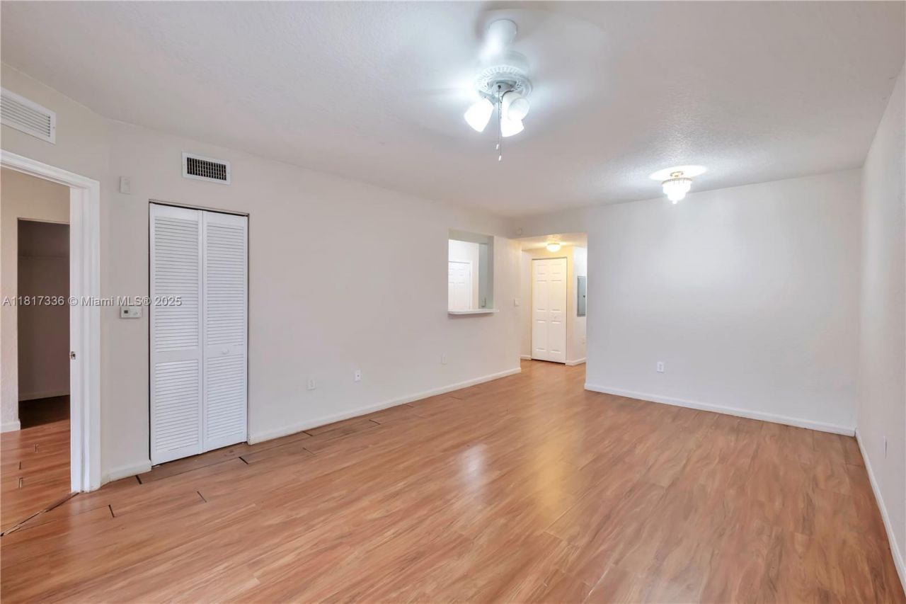 1103 Golden Lakes Blvd, Unit 1013, West Palm Beach, FL 33411 Photo