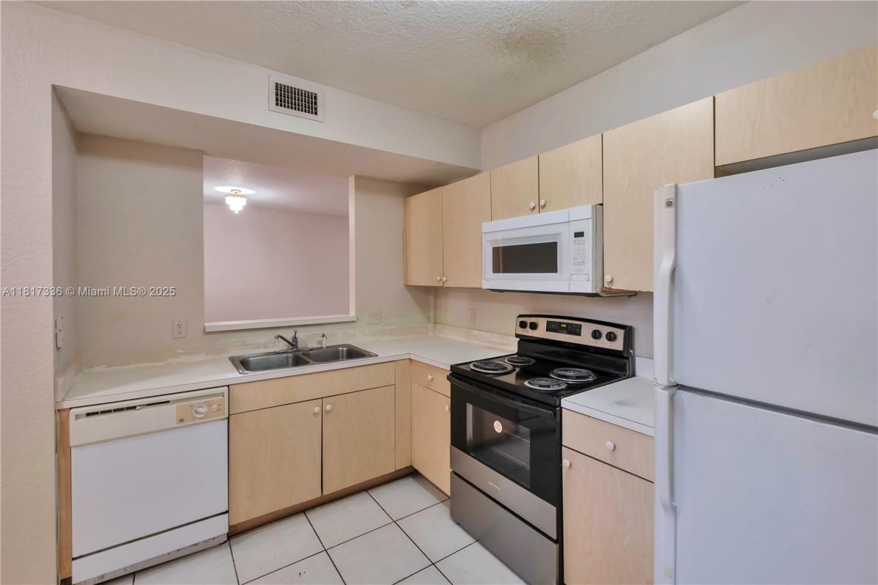 1103 Golden Lakes Blvd, Unit 1013, West Palm Beach, FL 33411 Photo