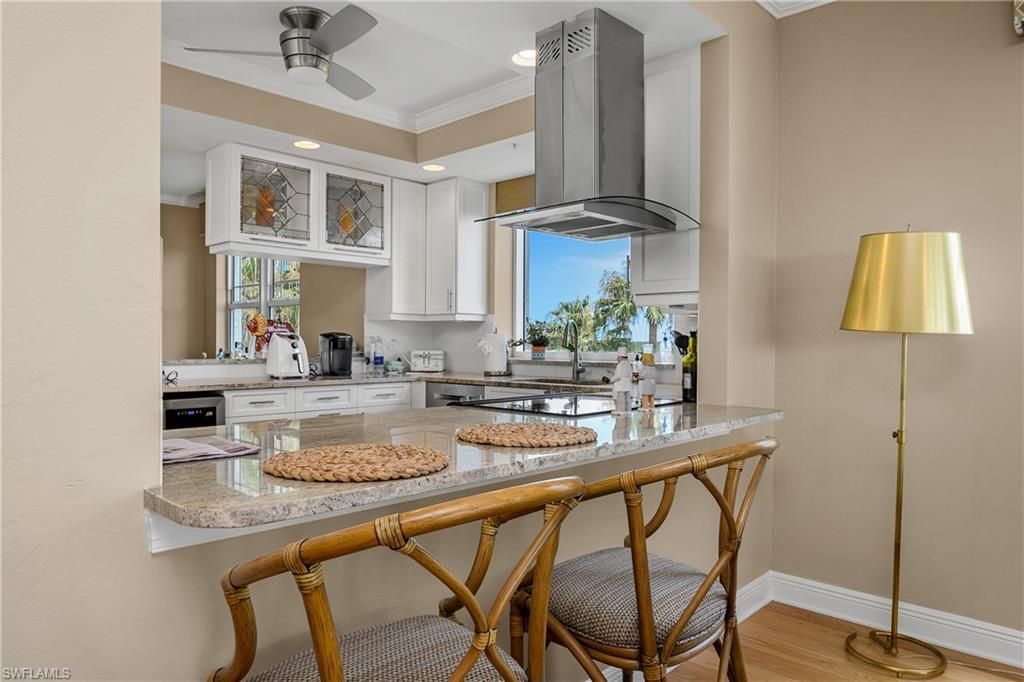 430 Cove Tower Dr, Unit 501, Naples, FL 34110 Photo