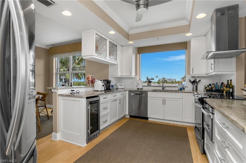 430 Cove Tower Dr, Unit 501, Naples, FL 34110 Photo