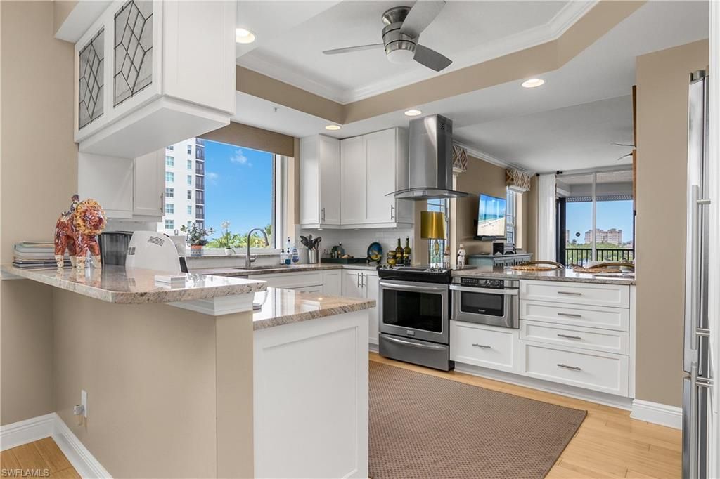 430 Cove Tower Dr, Unit 501, Naples, FL 34110 Photo