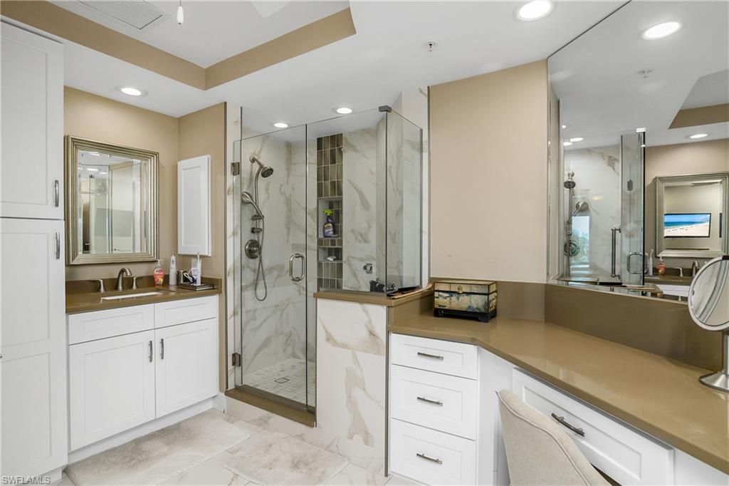 430 Cove Tower Dr, Unit 501, Naples, FL 34110 Photo