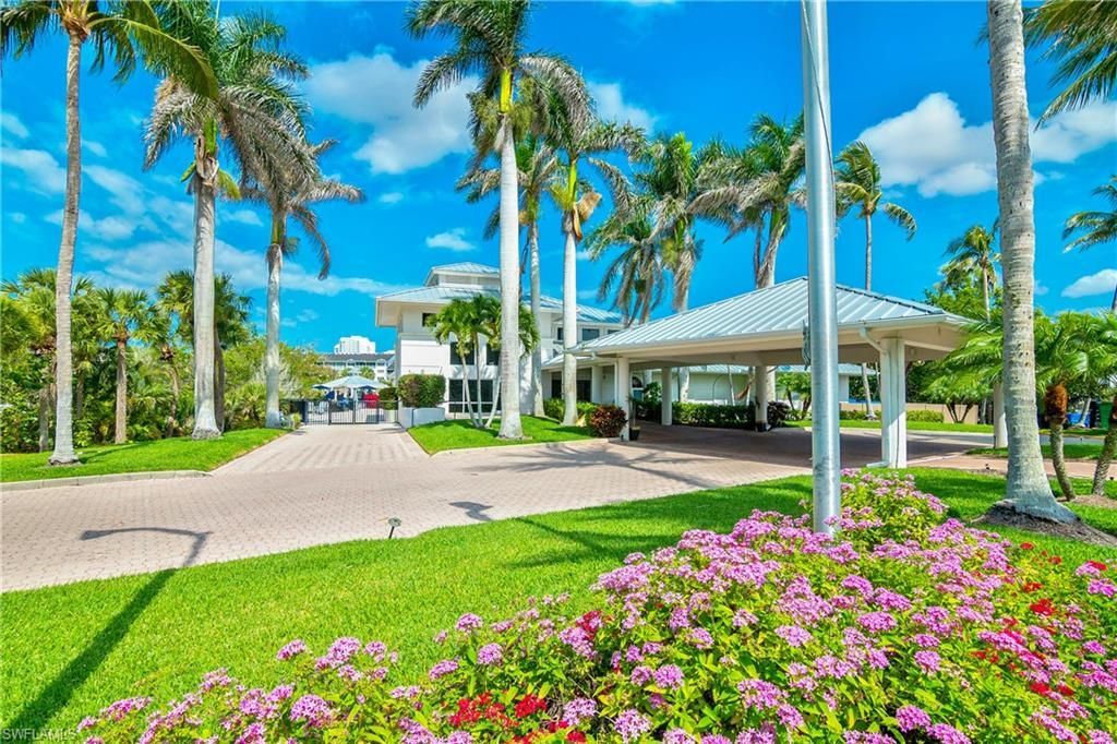 430 Cove Tower Dr, Unit 501, Naples, FL 34110 Photo