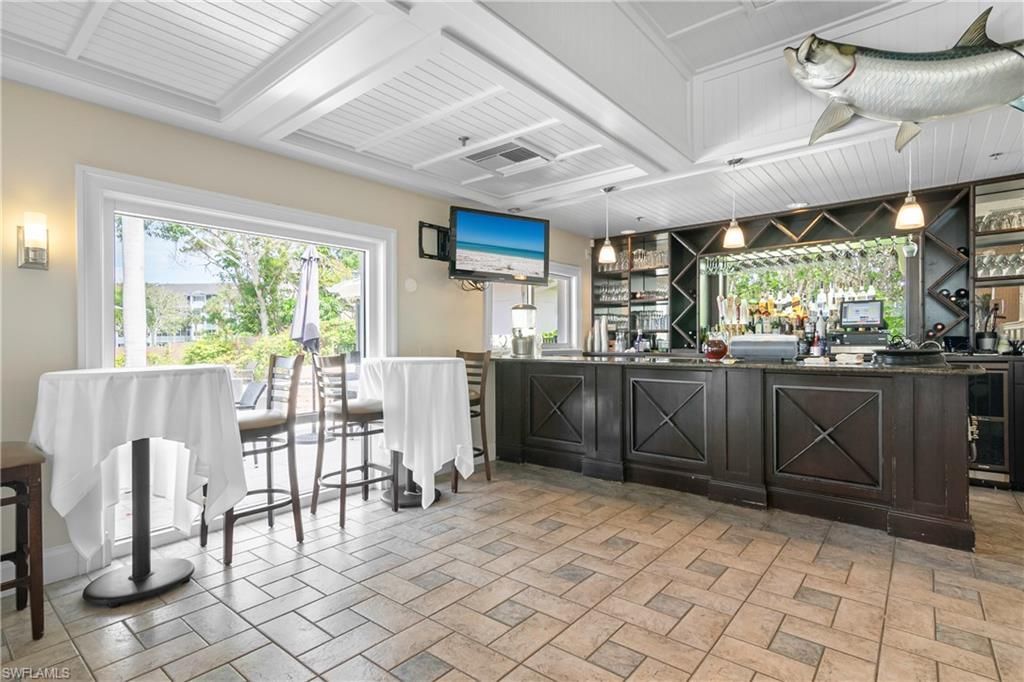 430 Cove Tower Dr, Unit 501, Naples, FL 34110 Photo