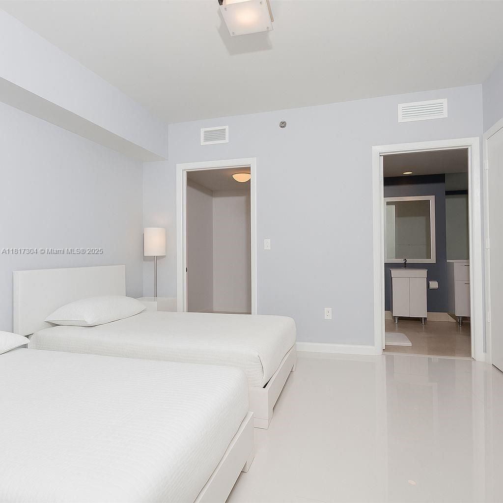 495 Brickell Ave, Unit 5104, Miami, FL 33131 Photo