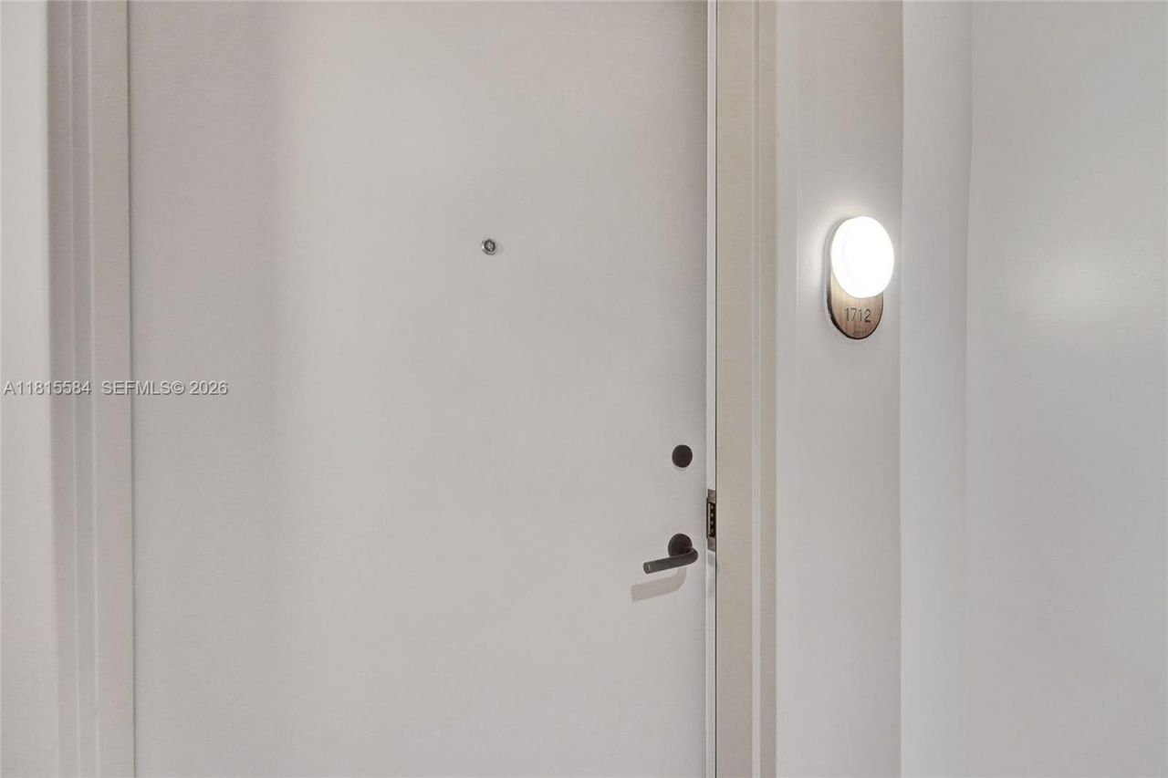 580 72nd St, Unit 1712, Miami, FL 33141 Photo