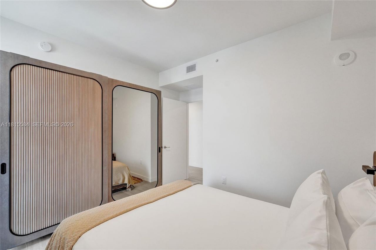 580 72nd St, Unit 1712, Miami, FL 33141 Photo