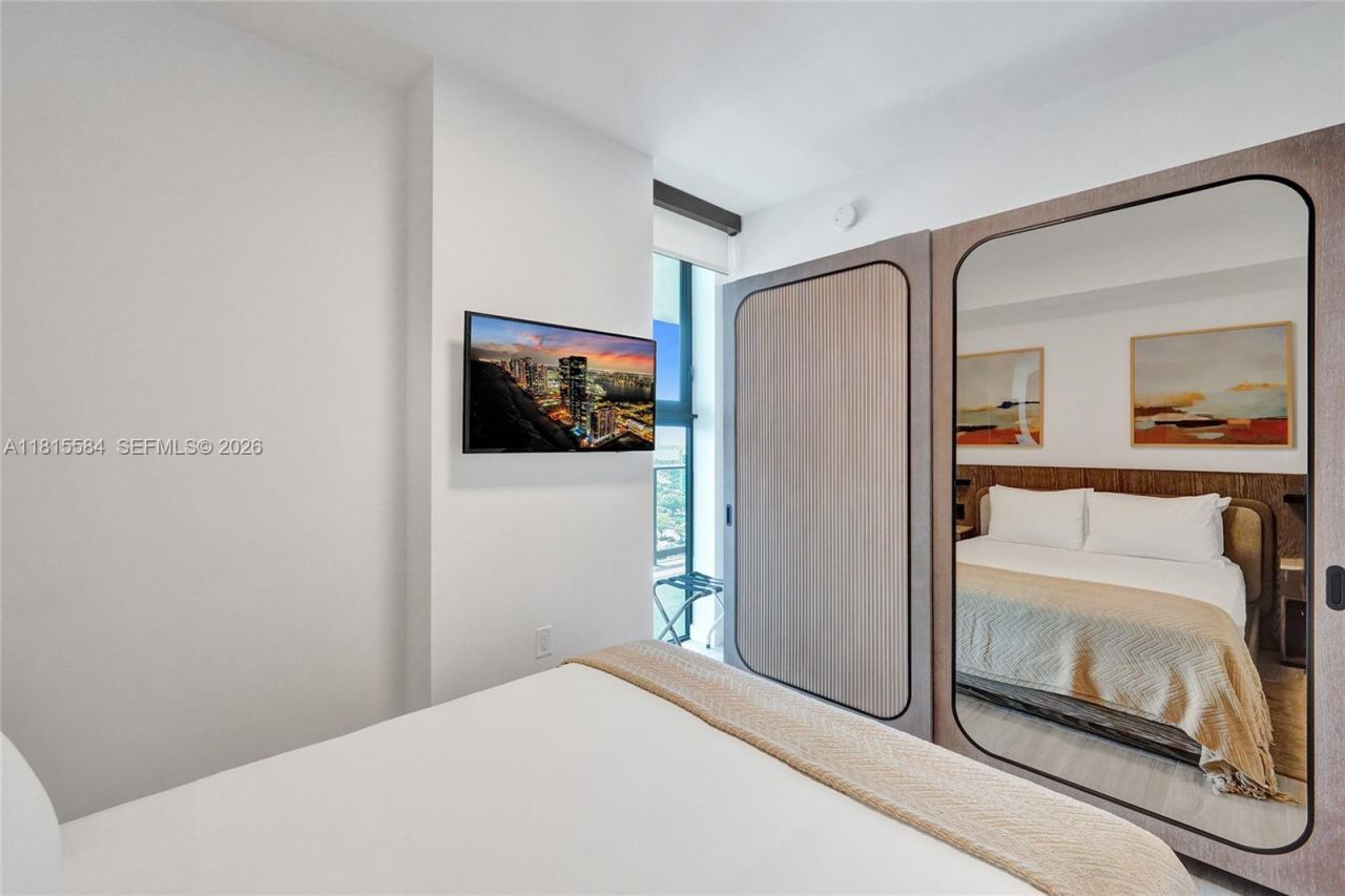 580 72nd St, Unit 1712, Miami, FL 33141 Photo