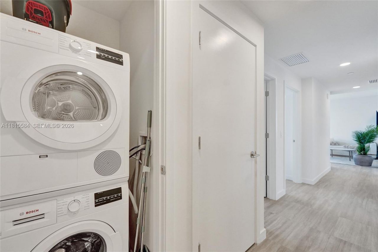 580 72nd St, Unit 1712, Miami, FL 33141 Photo