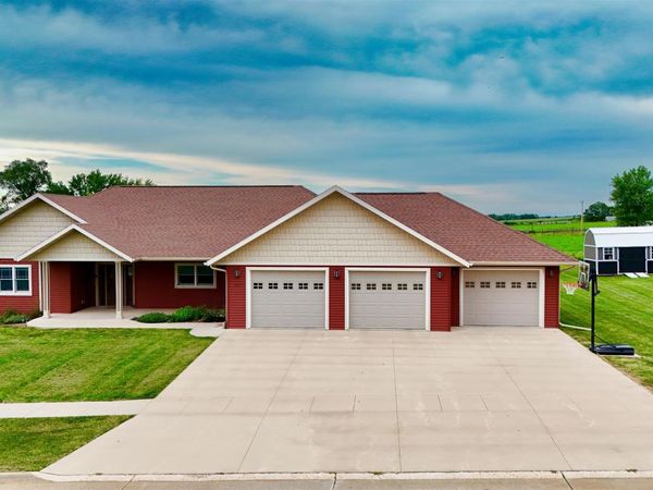1407 MEGANS WAY, Correctionville, IA 51016