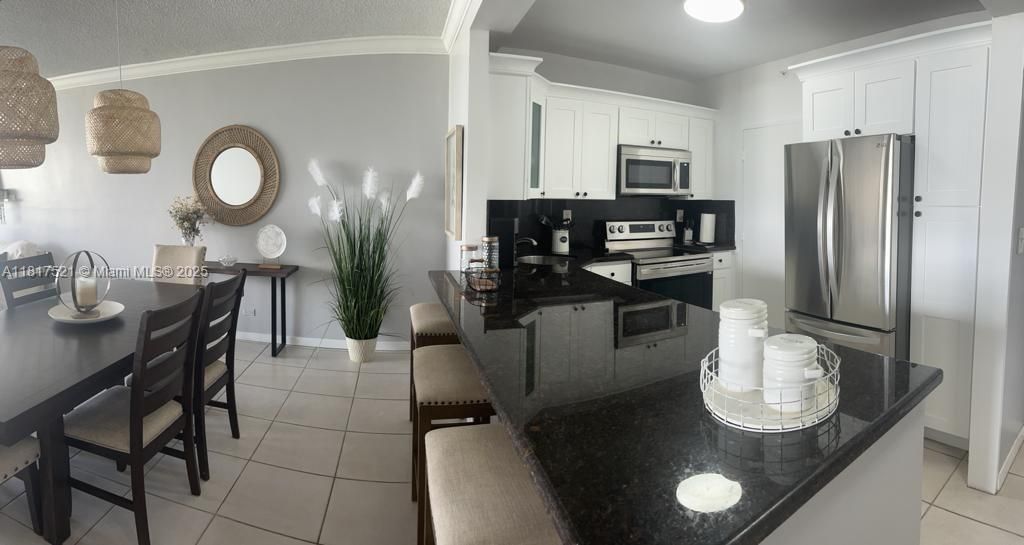 5601 Collins Ave, Unit 923, Miami Beach, FL 33140 Photo