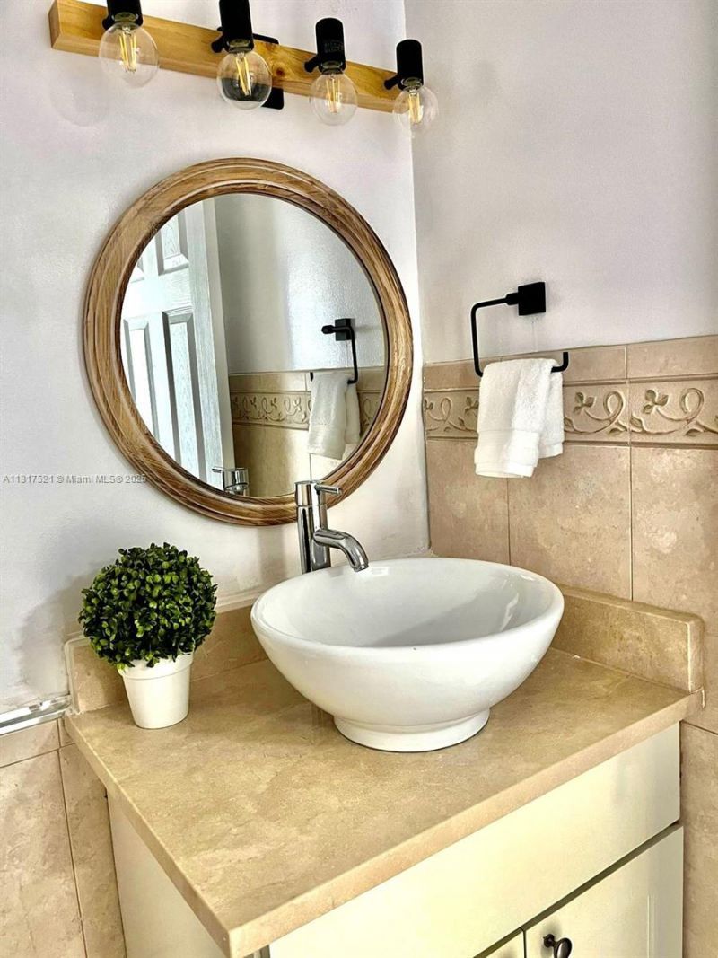 5601 Collins Ave, Unit 923, Miami Beach, FL 33140 Photo