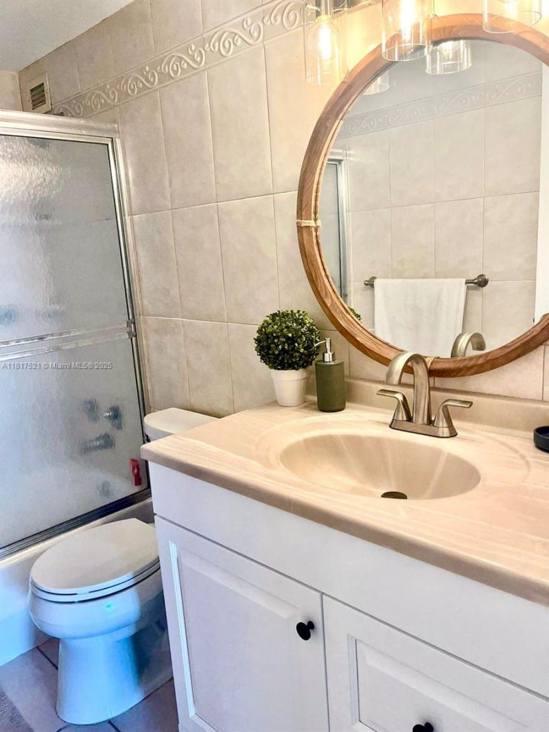 5601 Collins Ave, Unit 923, Miami Beach, FL 33140 Photo