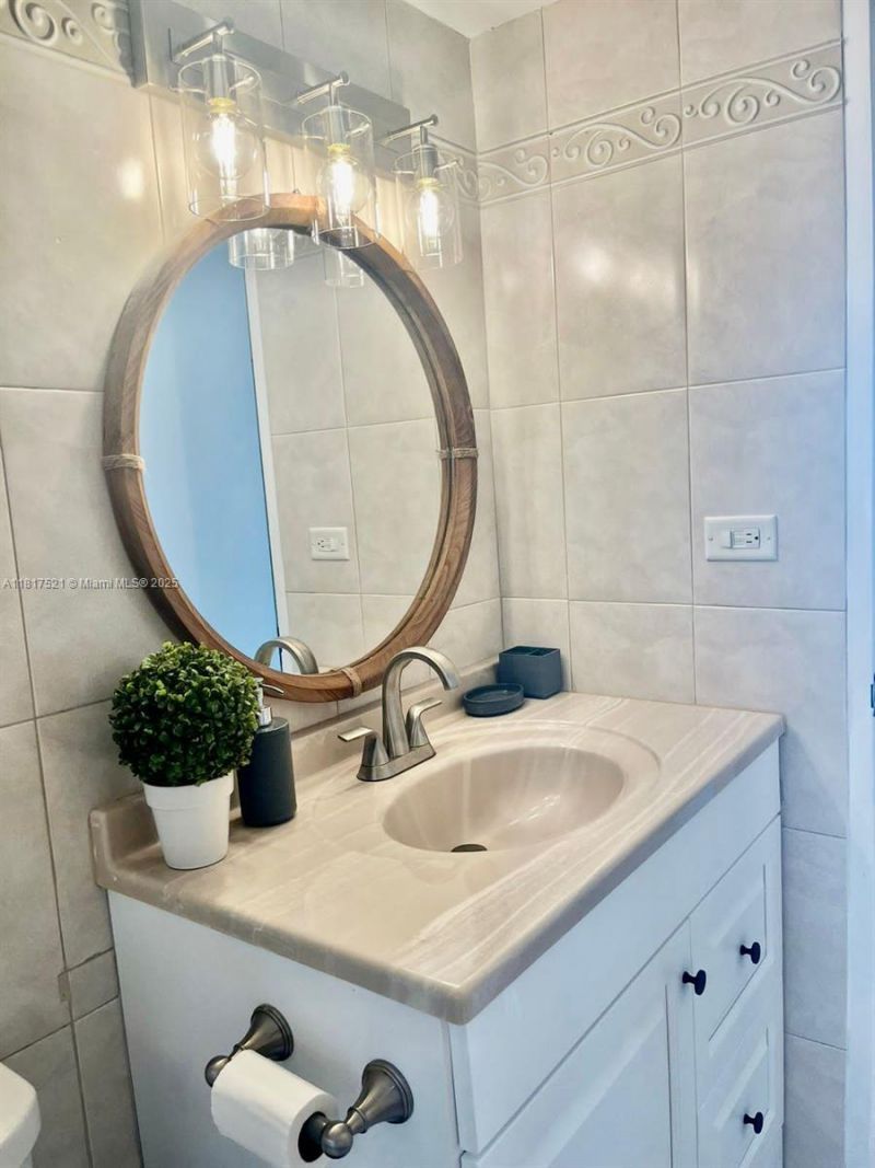 5601 Collins Ave, Unit 923, Miami Beach, FL 33140 Photo