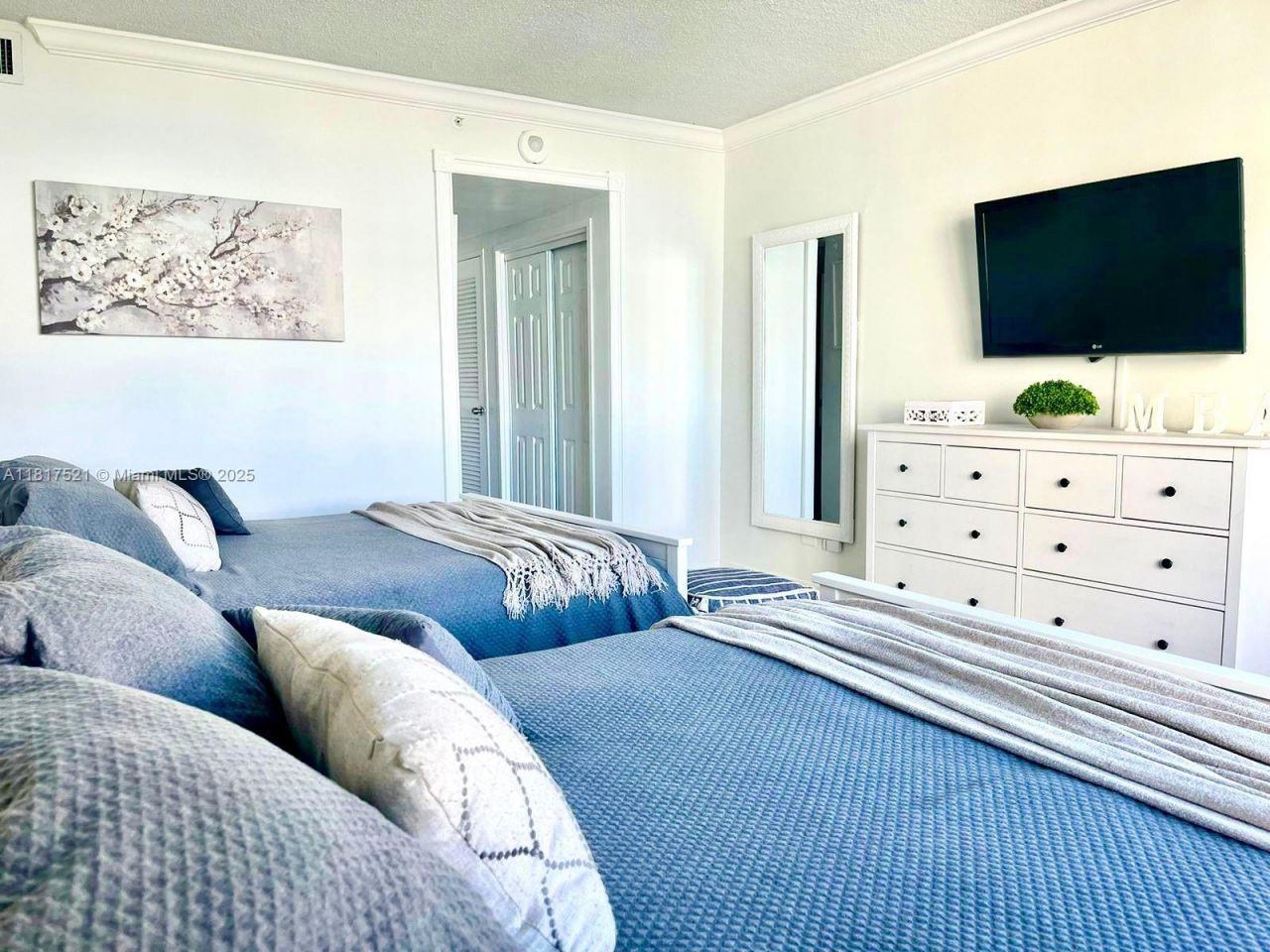 5601 Collins Ave, Unit 923, Miami Beach, FL 33140 Photo