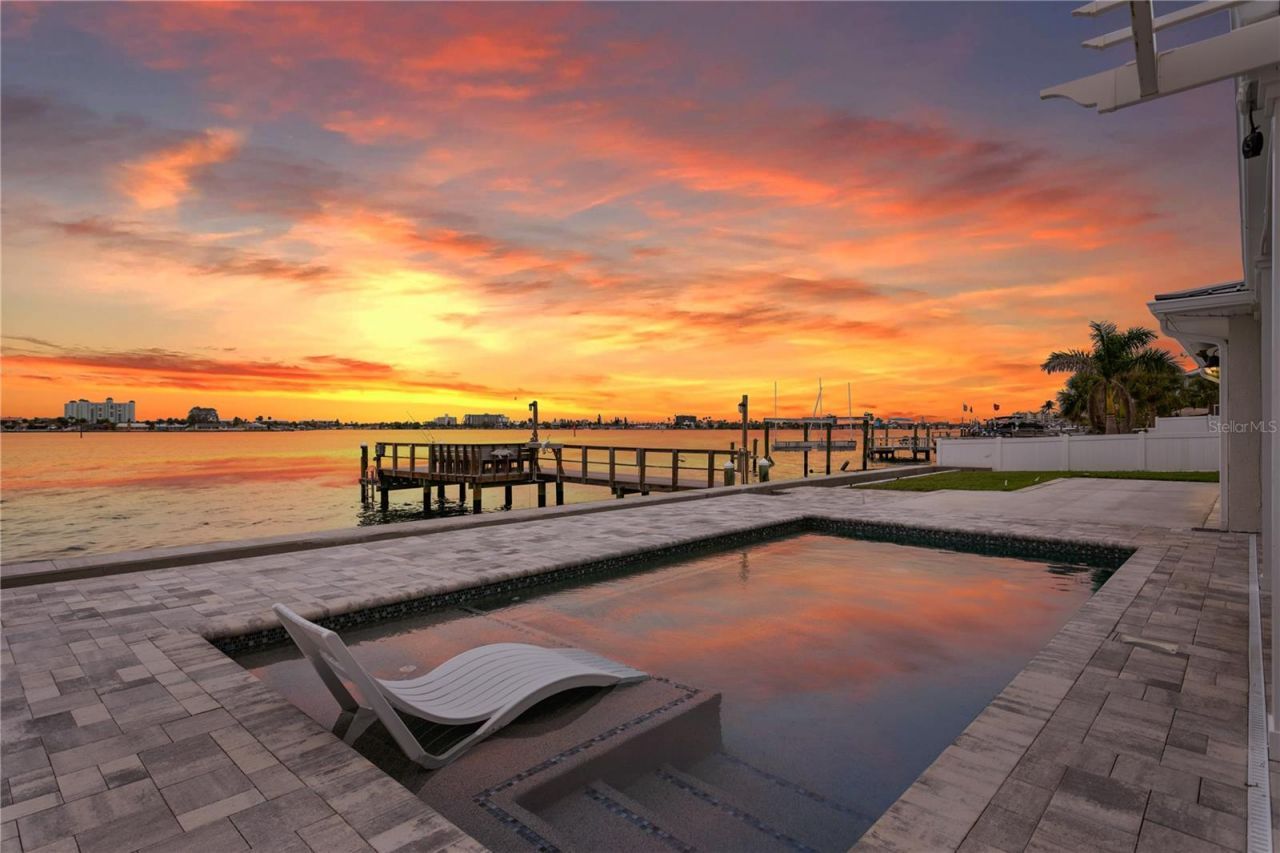 7060 S Shore Drive S, South Pasadena, FL 33707 Photo