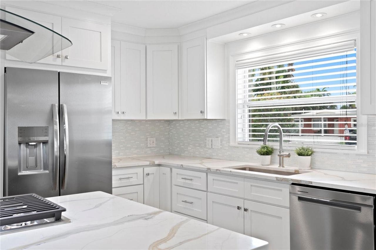 7060 S Shore Drive S, South Pasadena, FL 33707 Photo