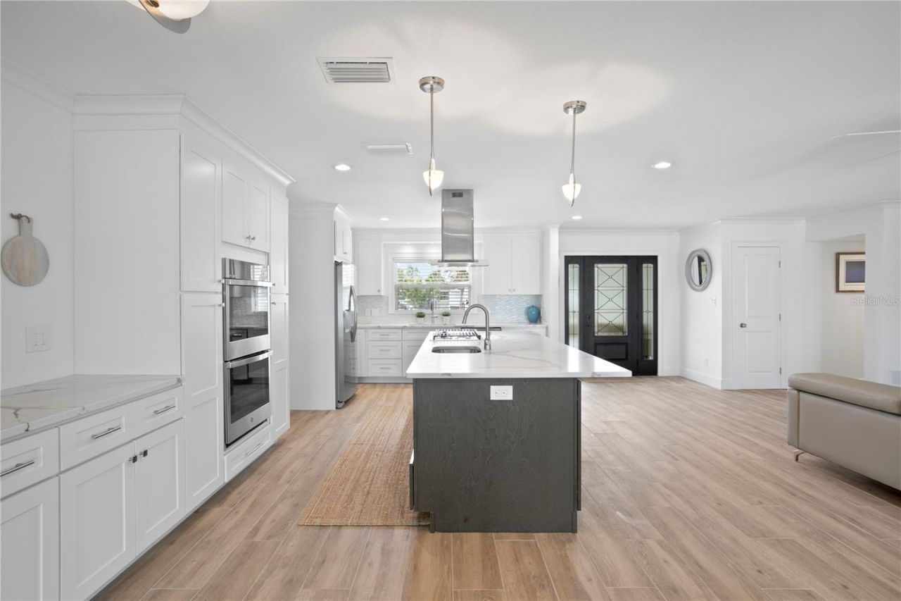 7060 S Shore Drive S, South Pasadena, FL 33707 Photo