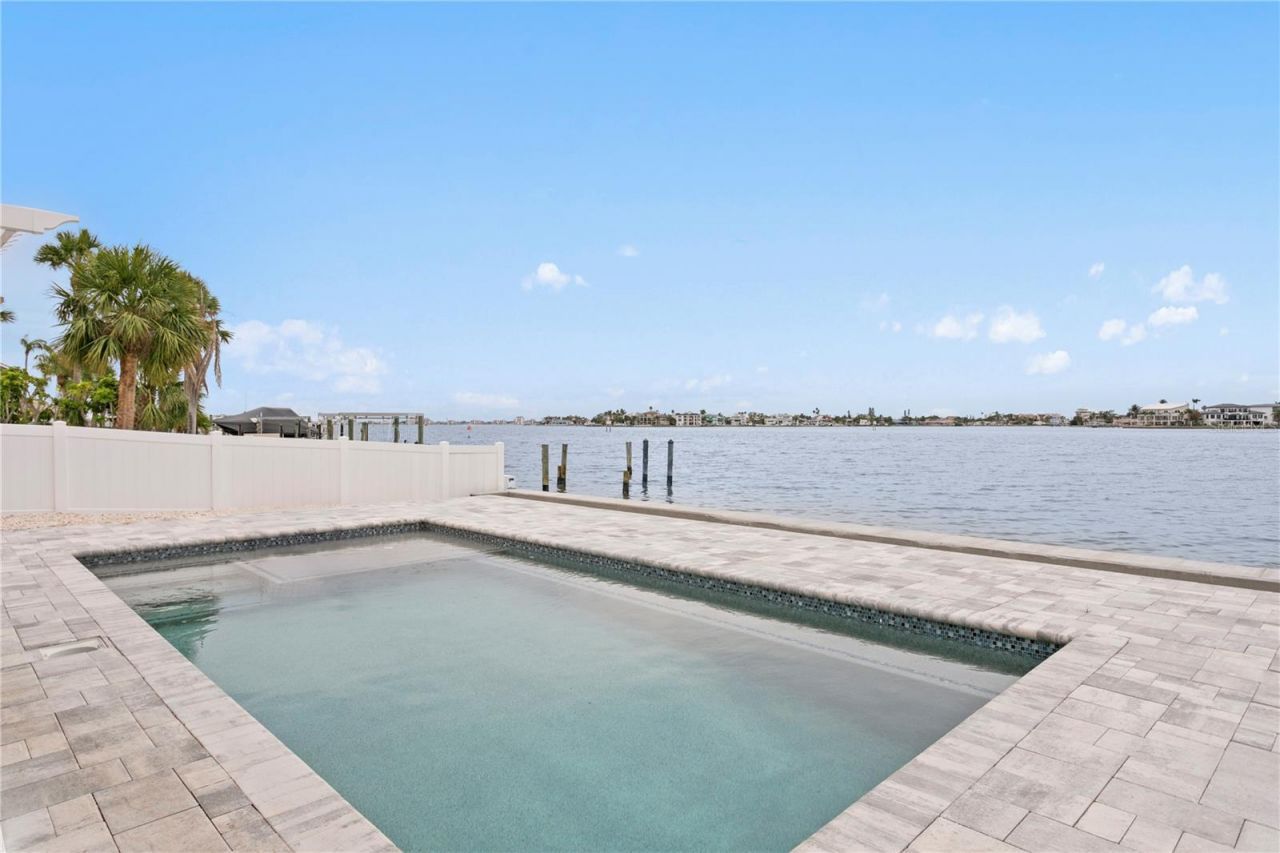 7060 S Shore Drive S, South Pasadena, FL 33707 Photo