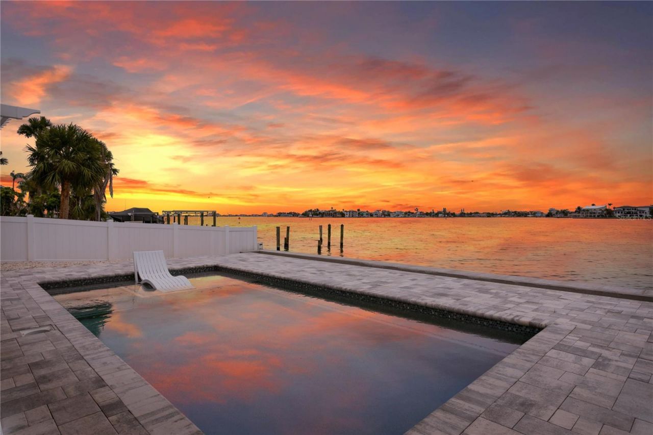 7060 S Shore Drive S, South Pasadena, FL 33707 Photo