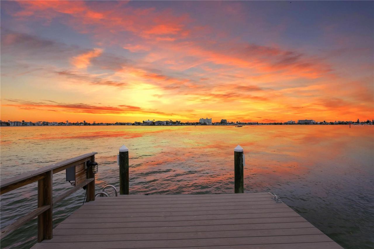 7060 S Shore Drive S, South Pasadena, FL 33707 Photo