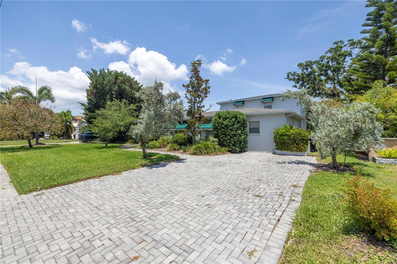 167 Almedo Way Ne, Saint Petersburg, FL 33704 Photo