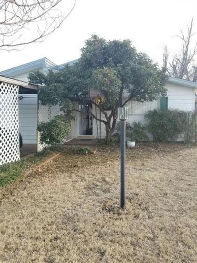 407 W 12th Street, Quanah, TX 79252 Main Photo