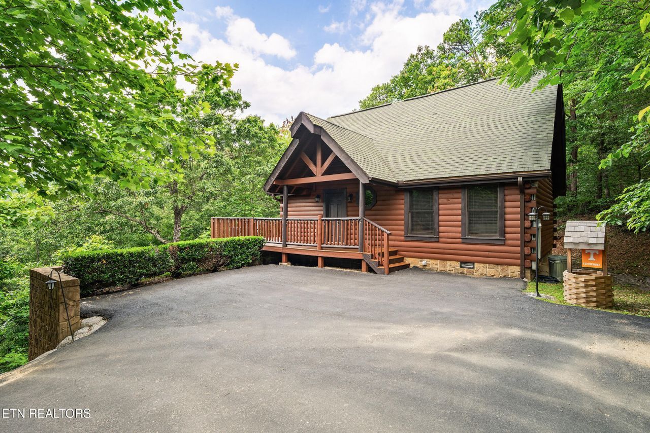 3064 S Clear Fork Rd, Sevierville, TN 37862 Main Photo