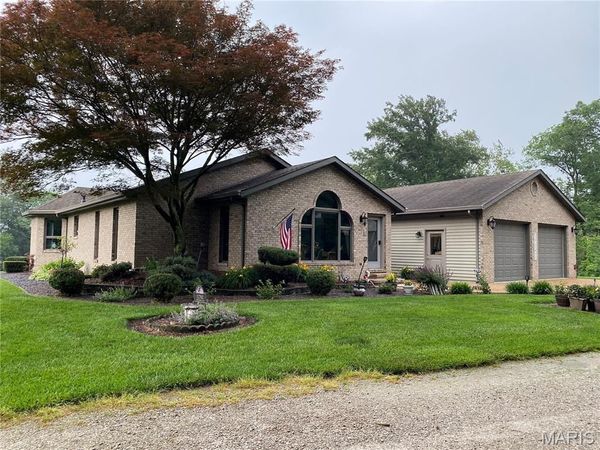 12702 Crestview Lane, Trenton, IL 62293