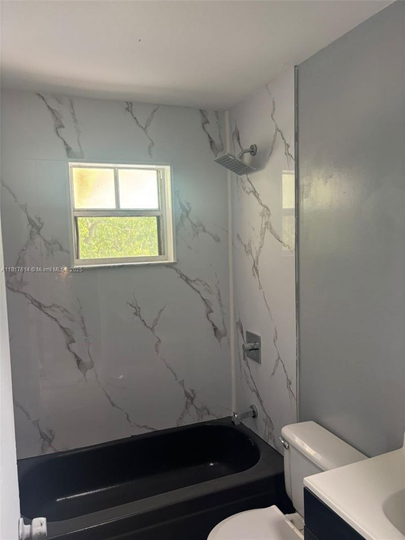 451 NE 136th St, Unit I-101, North Miami, FL 33161 Photo