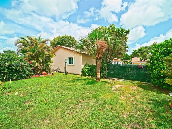 10471 SW 174th Ter, Miami, FL 33157