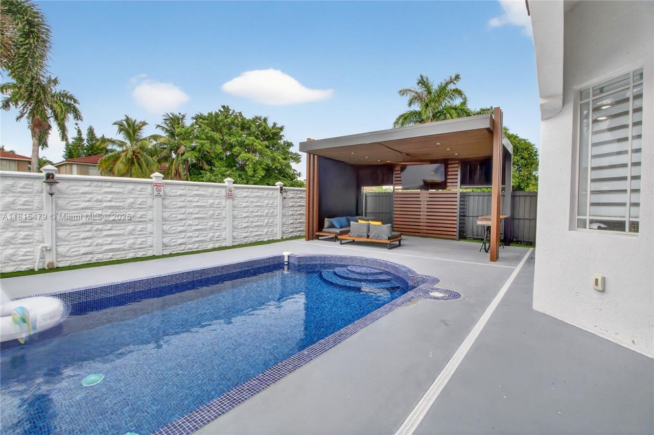 6403 SW 162nd Path, Miami, FL 33193 Photo