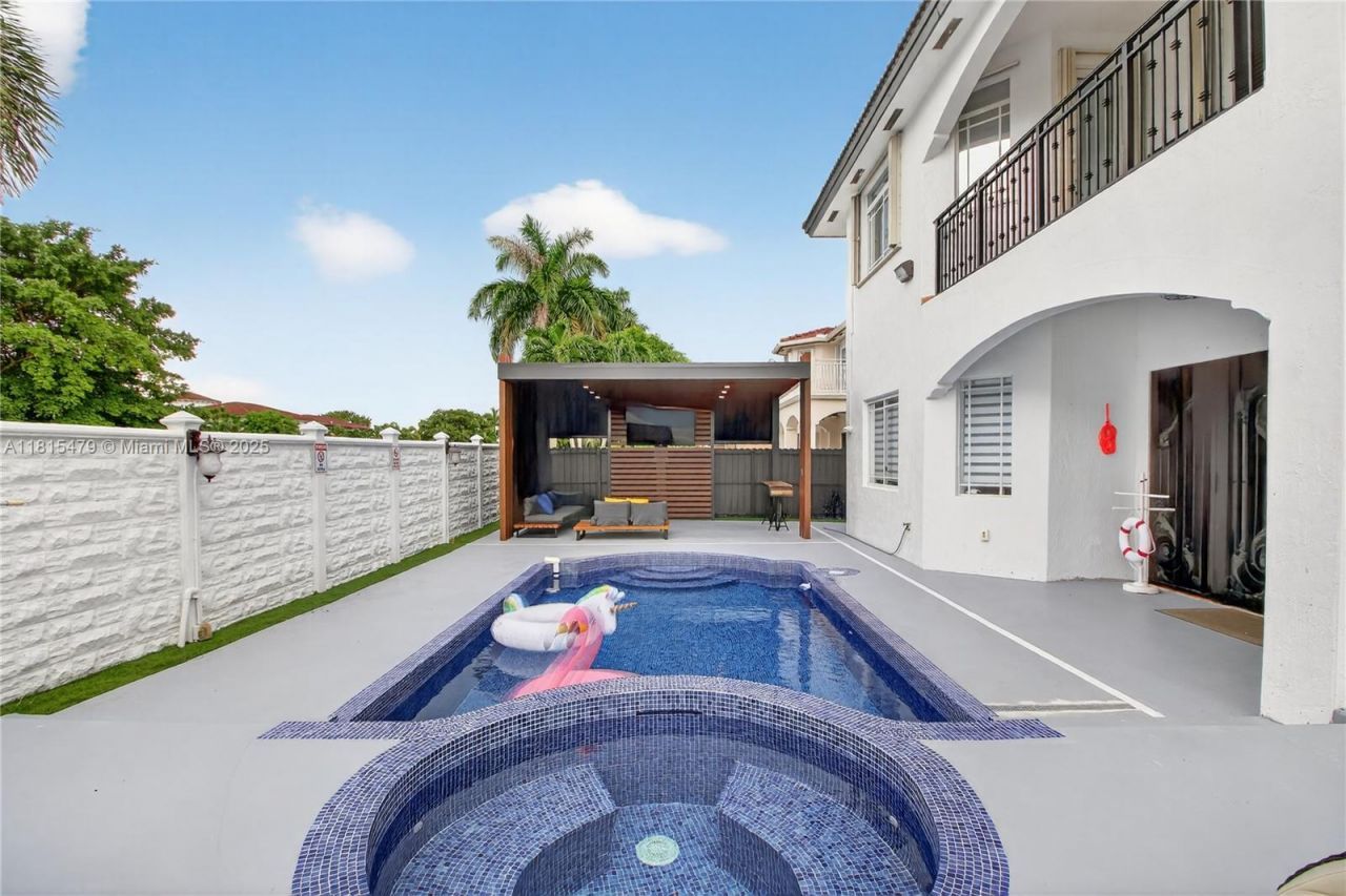 6403 SW 162nd Path, Miami, FL 33193 Photo