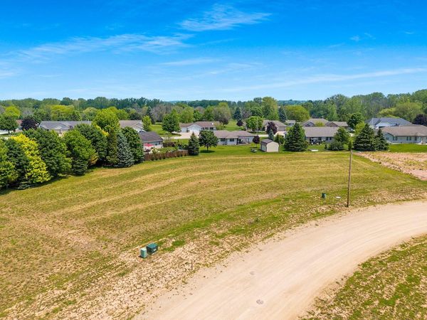 528 Rustic Ridge Dr, Brillion, WI 54110