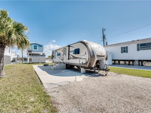 38 Helen LN, FORT MYERS BEACH, FL 33931