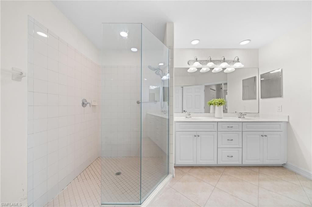 1630 Tarpon Bay Dr S, Unit 102, Naples, FL 34119 Photo