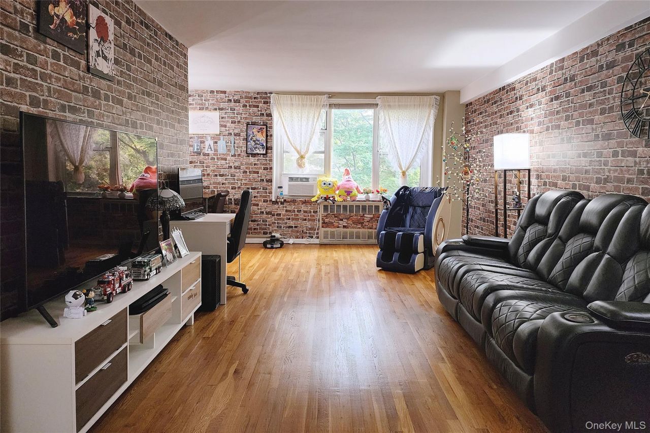 209-20 18th Ave, Unit 5E, Bayside, NY 11360 Main Photo