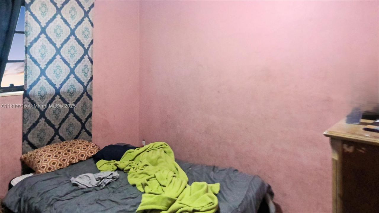 3015 NW 83rd St, Miami, FL 33147 Photo