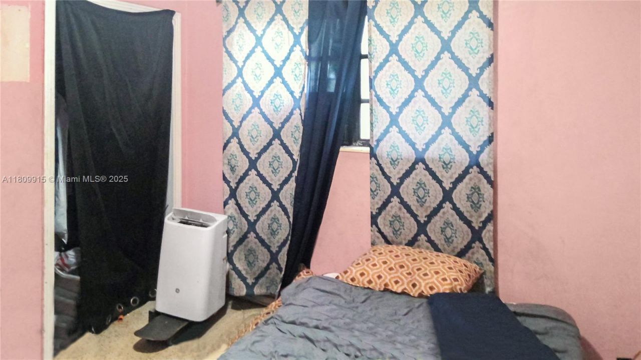 3015 NW 83rd St, Miami, FL 33147 Photo