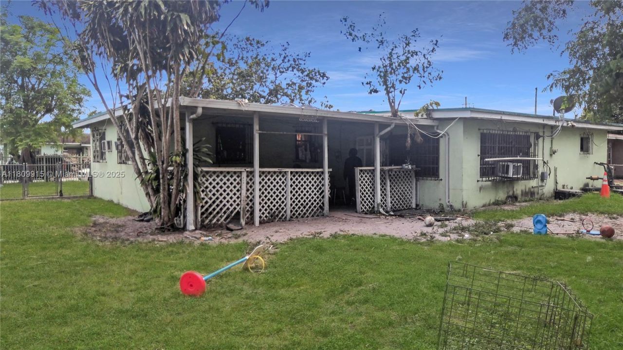 3015 NW 83rd St, Miami, FL 33147 Photo