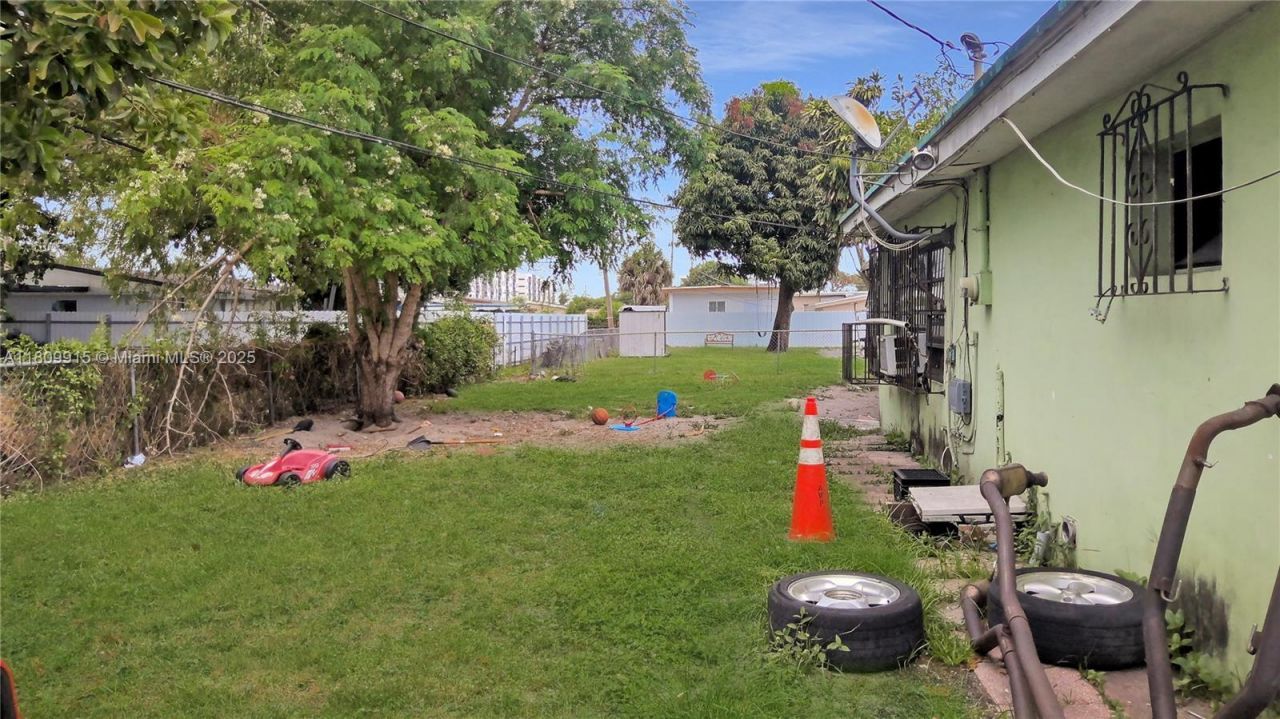 3015 NW 83rd St, Miami, FL 33147 Photo