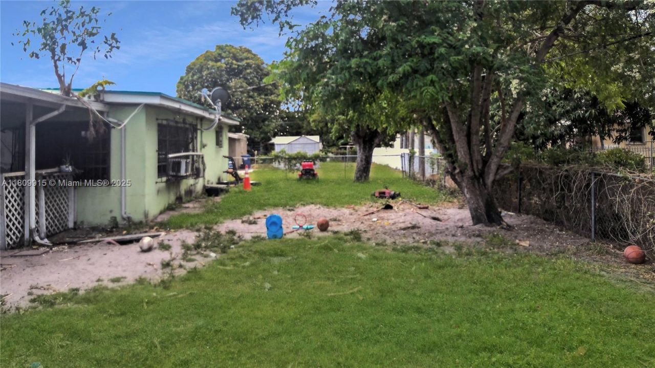 3015 NW 83rd St, Miami, FL 33147 Photo