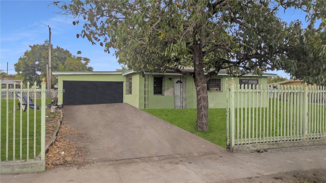 3015 NW 83rd St, Miami, FL 33147 Photo